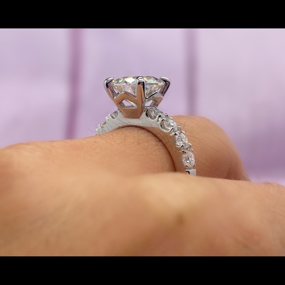 4.5ct moissanite ring with certificate - Picture 4 of 15